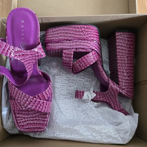 NWT Daisy Street Platforms - Picture 2 of 4